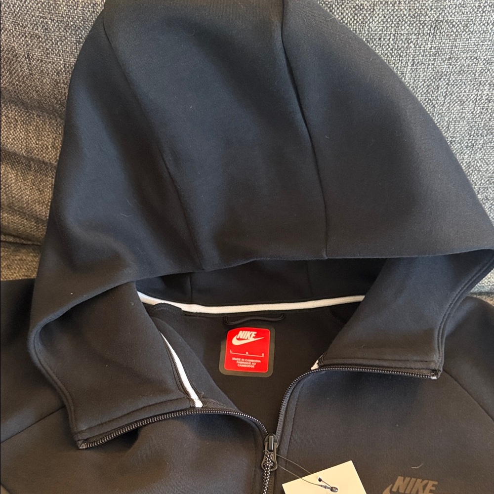 Nike Black and Gray Full-Zip Jacket - Picture 3 of 4